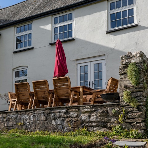 Enjoy an alfresco meal served outside on the sunny patio