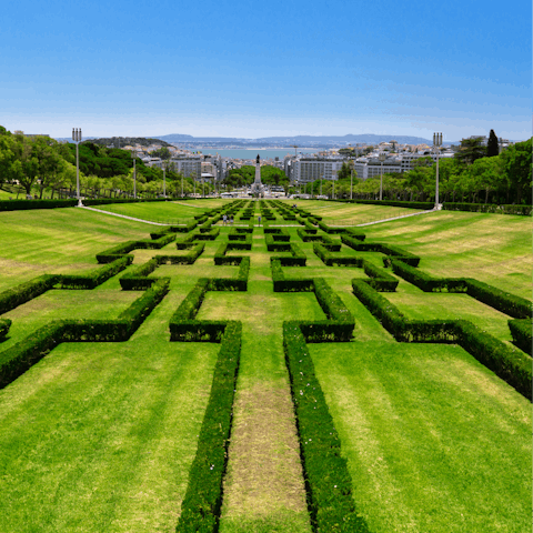 Stroll through the nearby Parque Eduardo VII