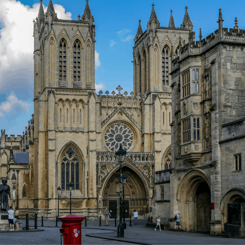 Discover the nearby Bristol Cathedral