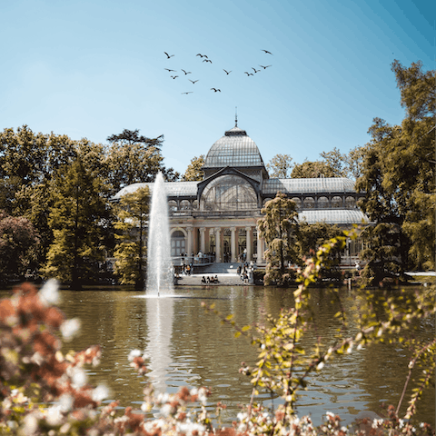 Jump on a train from Pueblo Nuevo to spend the day in El Retiro Park