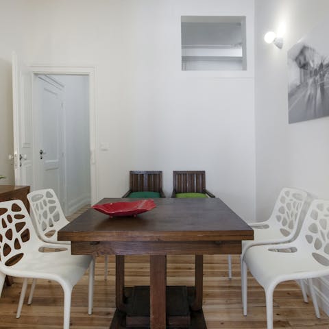 Gather around the dining table to tuck into breakfasts of pastel de natas and coffee