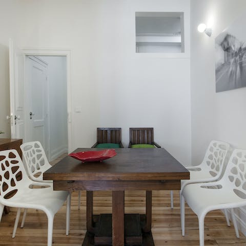 Gather around the dining table to tuck into breakfasts of pastel de natas and coffee