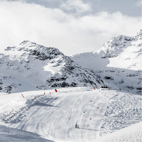 Hit the slopes of the Croix Fry sector of the La Clusaz pistes – only ten minutes away