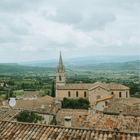 Stroll ten minutes to the medieval village of Bonnieux