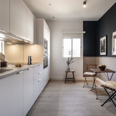 Mix a tinto de verano drink in the modern kitchen