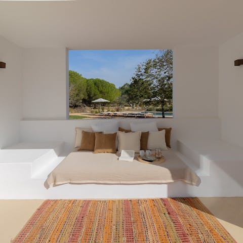 Discover cosy seating nooks with a view