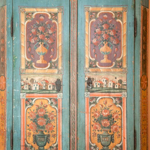 Discover all manner of antiques