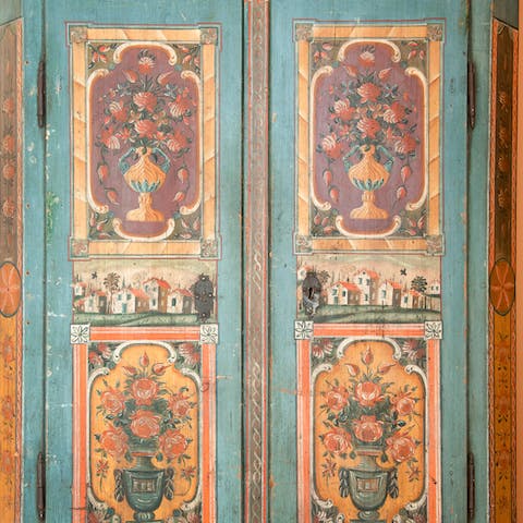 Discover all manner of antiques