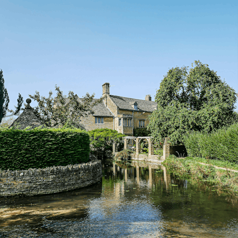Take a tour of the beautiful villages of the Cotswolds