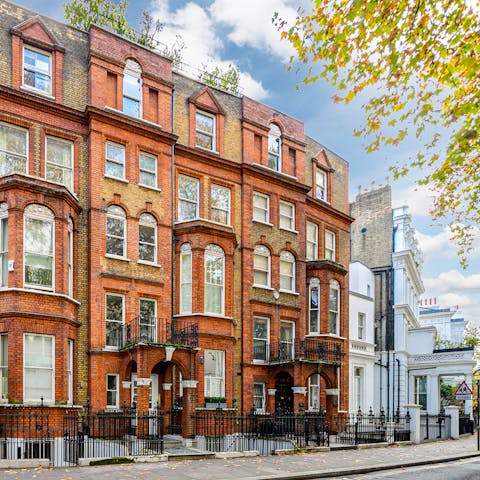 Stay in a charming conservatory area in South Kensington