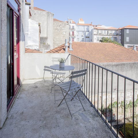 Round things off with a tipple on the private balcony