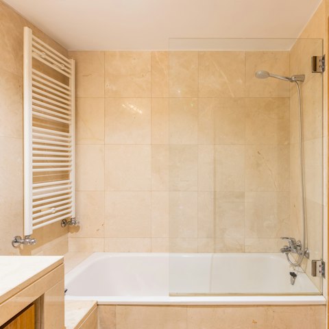 Take a relaxing soak in the en-suite bath