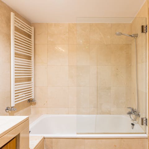 Take a relaxing soak in the en-suite bath