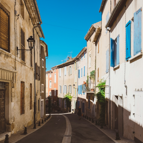Stroll around the pretty village of Saint-Saturnin-lès-Apt