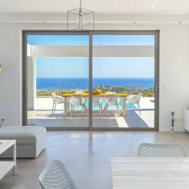 Wake up to these bright blue views