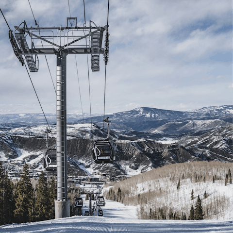 Experience Aspen's exciting skiing trails
