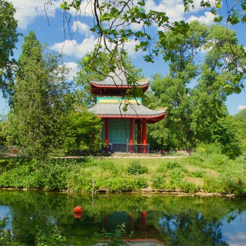 Begin your day with a stroll through Victoria Park – just fifteen-minutes away