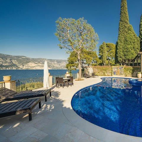 Relax in the pool with a panoramic view of the sea below