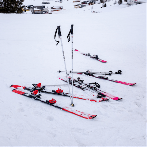 Stroll over to the lifts that will take you up to the slopes on Mount Tofana or Folaria