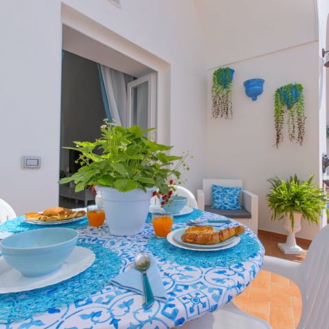 Enjoy an alfresco breakfast before setting off to the beach