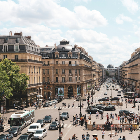 Discover the shops, restaurants, and landmarks in the 8th arrondissement