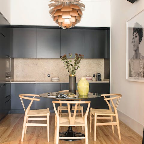 Eat breakfast together at the contemporary dining table