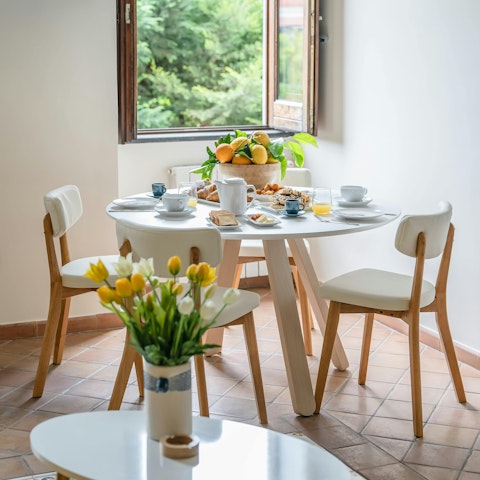 Enjoy relaxed meals in the open-plan living space