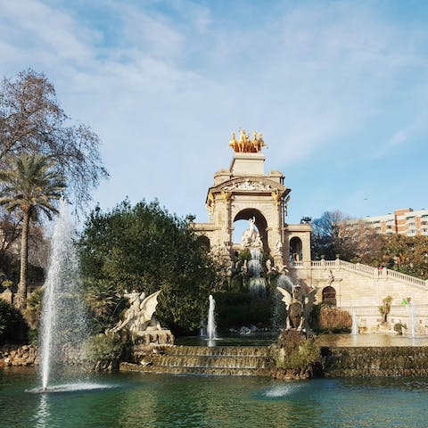 Enjoy a stroll in Cuitadella Park – reachable in just twelve minutes on foot