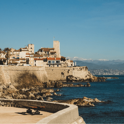 Explore the French Riviera from the centre of Antibes