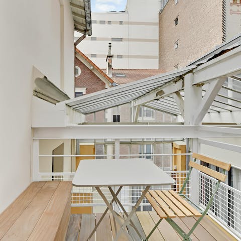 Relax on the private courtyard terrace with a glass of French white wine