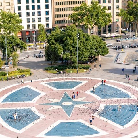 Meet and greet in Plaça de Catalunya, at the very heart of the city – it's just a twenty-minute walk away