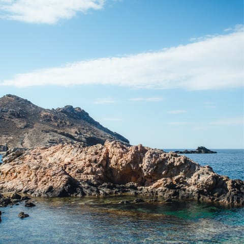 Explore Glyfada and its upscale boutiques, waterfront cafes, buzzy bars, and sandy coves – the beach is a ten-minute walk away