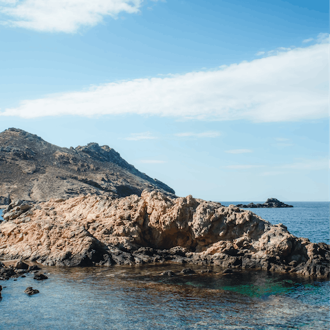 Explore Glyfada and its upscale boutiques, waterfront cafes, buzzy bars, and sandy coves – the beach is a ten-minute walk away