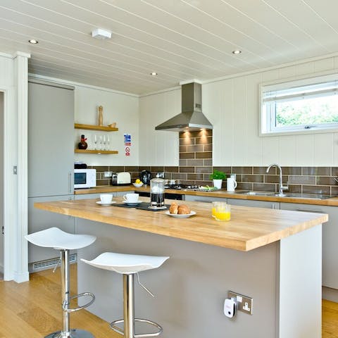 Plan your day over coffee and croissants at the breakfast bar