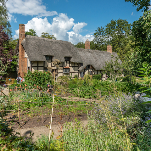 Drive fifteen minutes north for a Shakespearean day trip to Stratford-upon-Avon