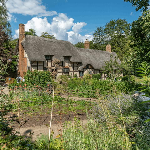 Drive fifteen minutes north for a Shakespearean day trip to Stratford-upon-Avon