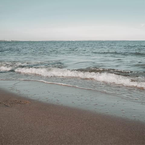 Take a quick walk down to the famous Psarou Bay, minutes away