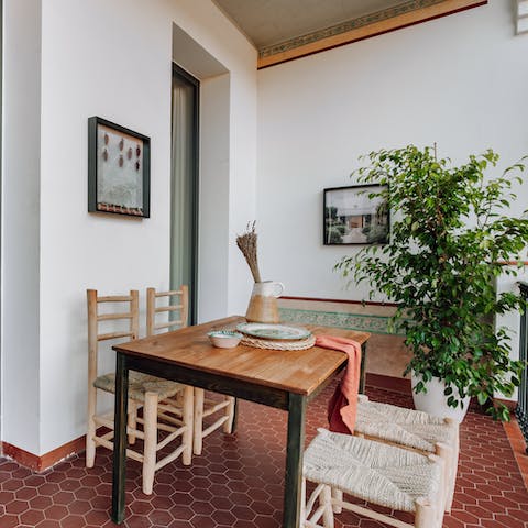Share breakfasts out on the private terrace