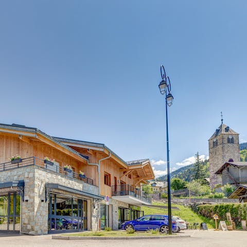 Discover the quaint village of Flumet and all its charm right at your doorstep