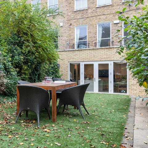 Serve your favourite afternoon drinks in the garden