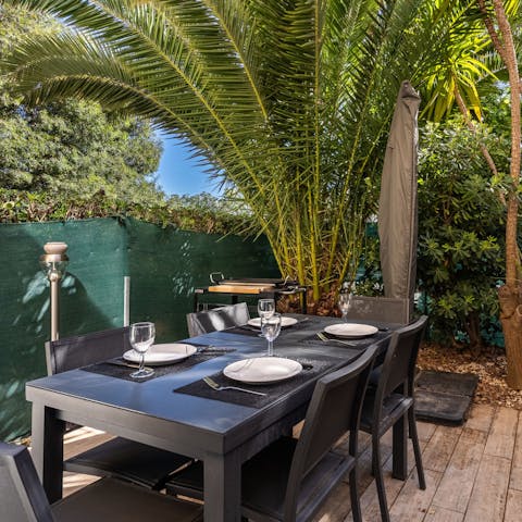 Sip rosé and dine alfesco on the private terrace