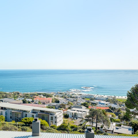 Stay on the slopes the Twelve Apostles within walking distance of Table Mountain