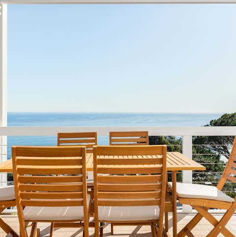 Serve up barbecue meals at the alfresco dining area while gazing at the dreamy ocean vistas