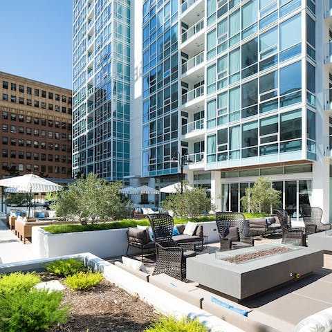 Pass the evening in the building's outdoor lounge