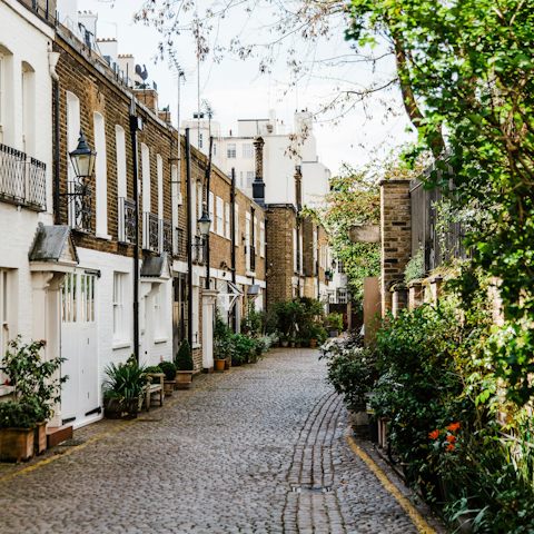 Wind your way through the pretty streets of Kensington