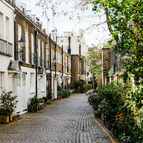 Wind your way through the pretty streets of Kensington