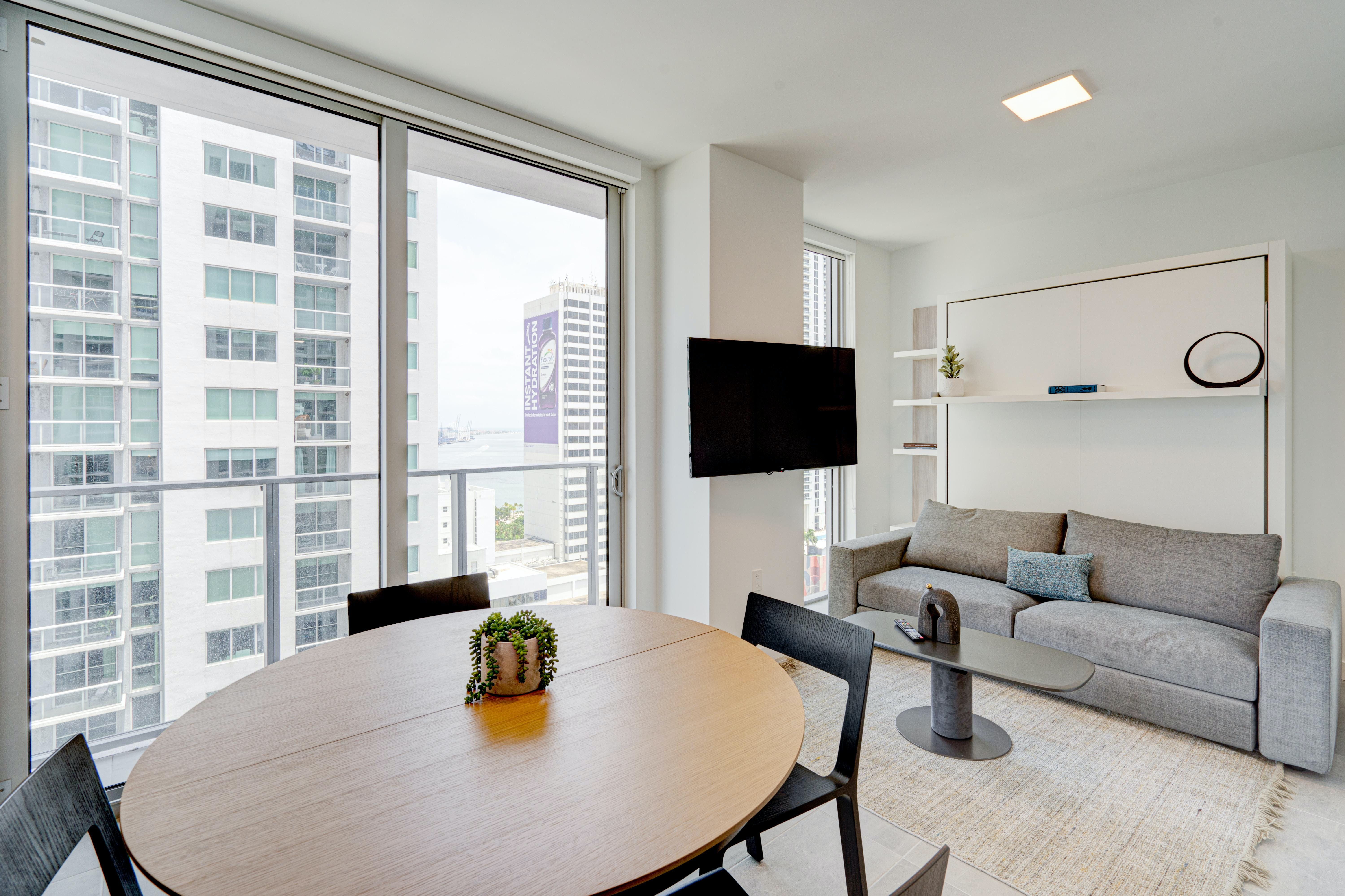 Miamito Los Angeles, Downtown Miami, Miami Plum Guide