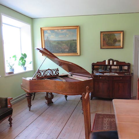 Enjoy an evening drinks as you sit down to listen to piano music