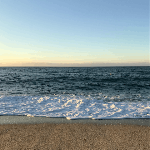 Relax on Platja d'Altafulla, fifteen minutes away on foot