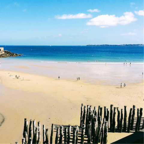 Start your mornings with a stroll along Grande Plage du Sillon, just footsteps away